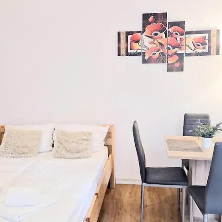 Green Apartment Km1 Small Two-Room Apartment With Terrace